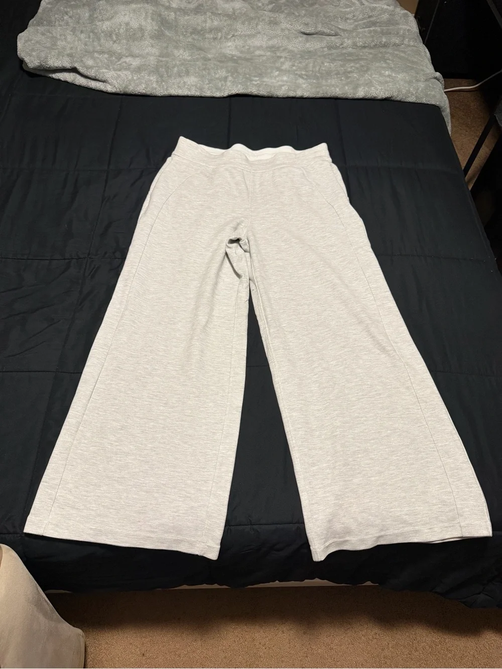 Women’s Lululemon scuba wide leg pant grey xl
